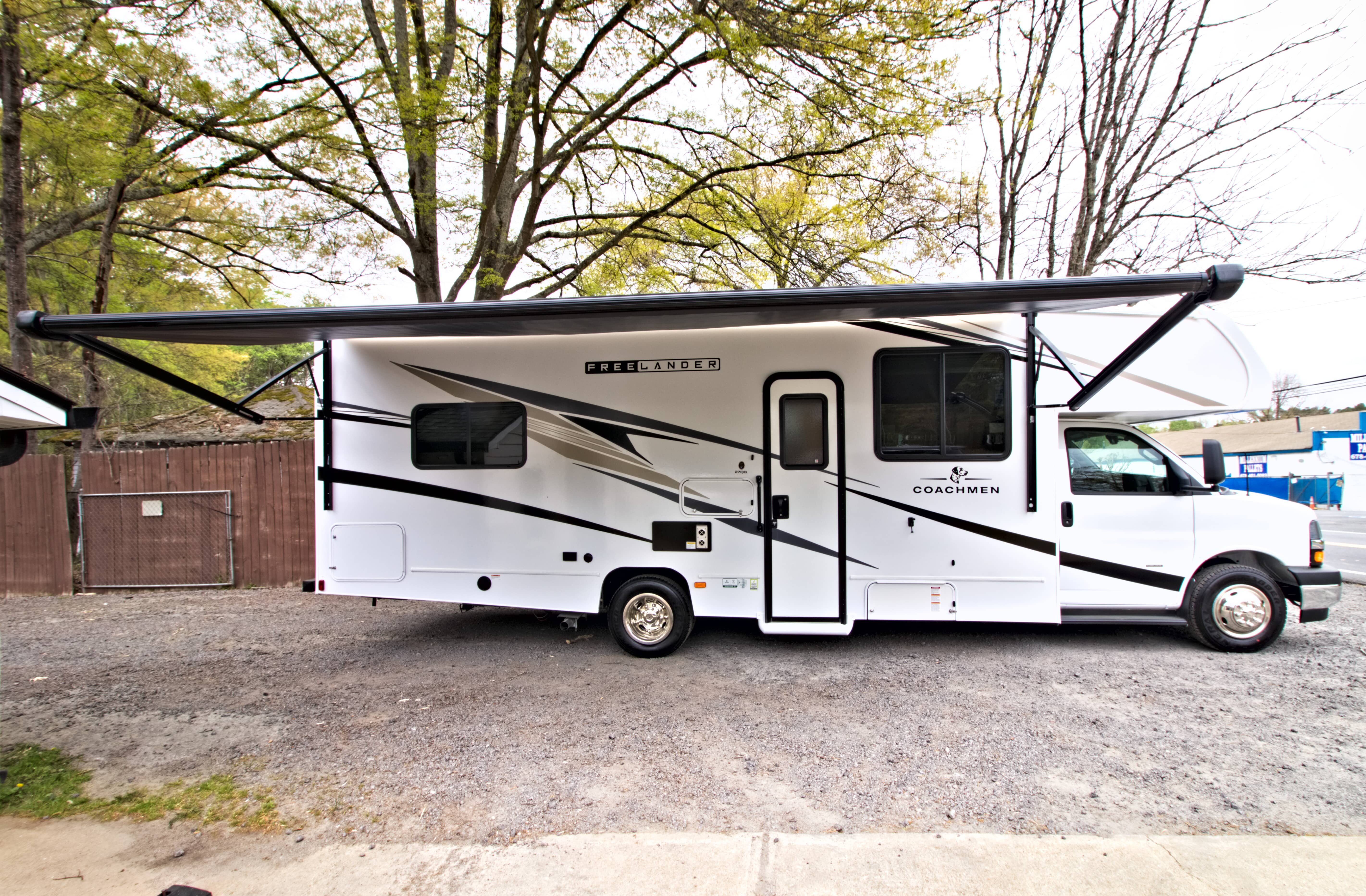 28 ft Class C Motorhome Rentals
