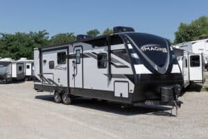 5 Benefits of RVs for Temporary Housing Near Acworth